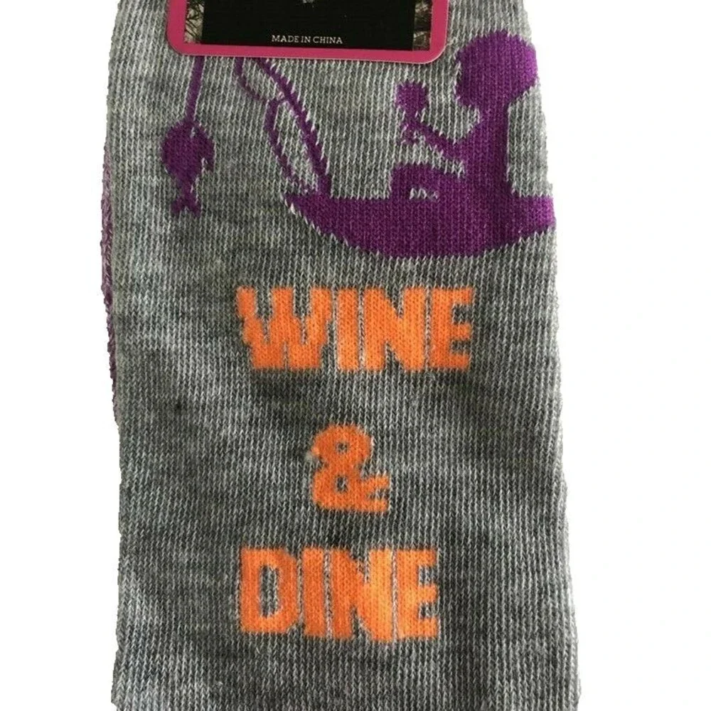 Realtree Womens Ladies Wine & Dine Crew Gray Purple Socks Size 9-11